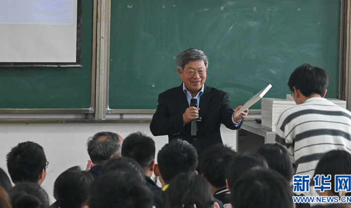 經濟學家遲福林在湖北大學開講《中國改革史》課程