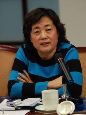 陈芸见证价格闯关：新华社被批“睁着眼睛说瞎话”